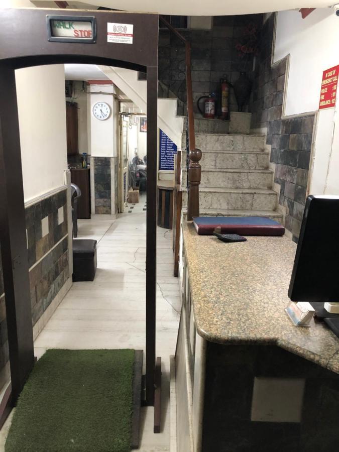 Hotel Yes Please Lodge Nowe Delhi Zewnętrze zdjęcie