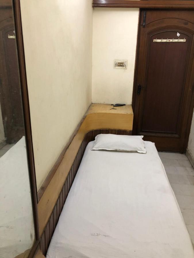 Hotel Yes Please Lodge Nowe Delhi Zewnętrze zdjęcie