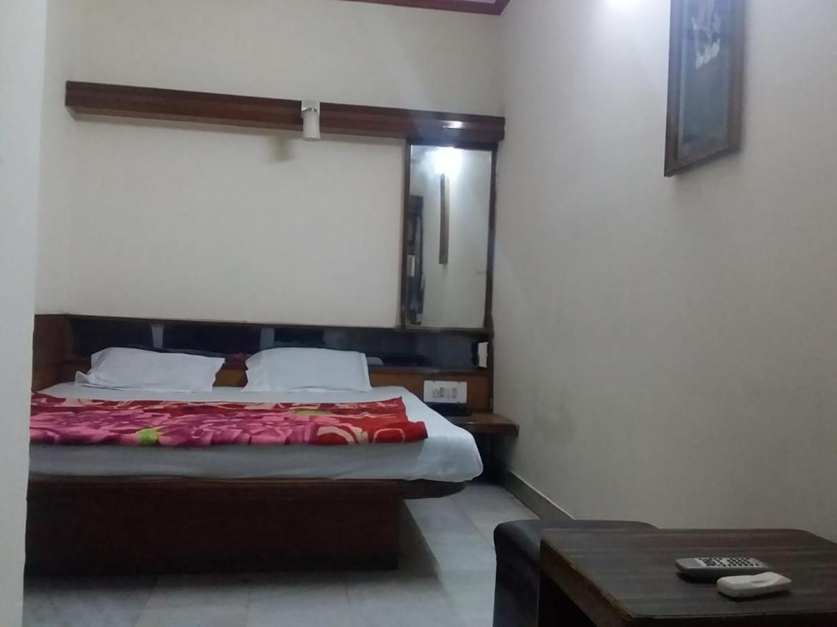 Hotel Yes Please Lodge Nowe Delhi Zewnętrze zdjęcie